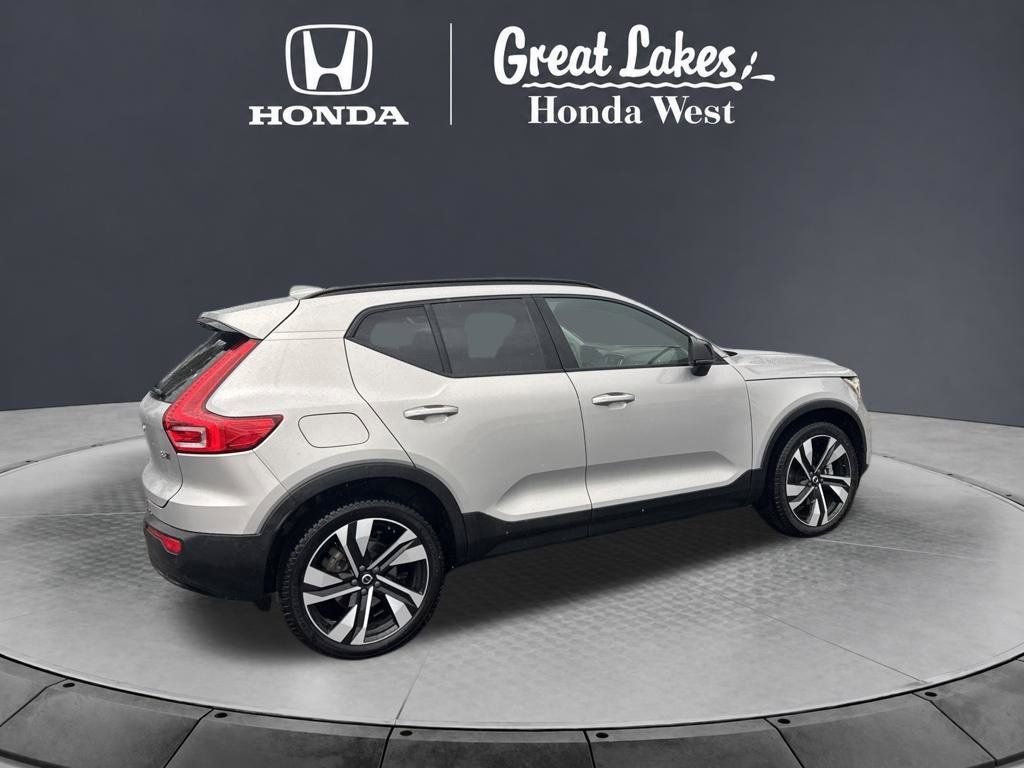 Used 2023 Volvo XC40 B5 Plus w/ Driver Assist Package AWD/4WD image 9