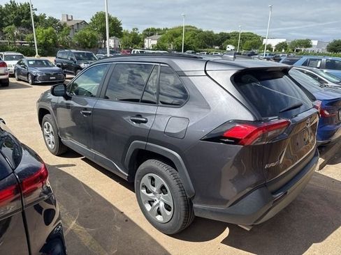 Used 2021 Toyota RAV4 LE image 6