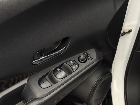 Certified 2021 Nissan Kicks SV image 12