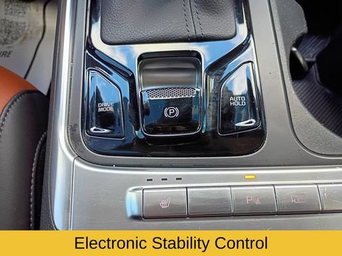 Used 2025 Kia Carnival EX FWD image 18