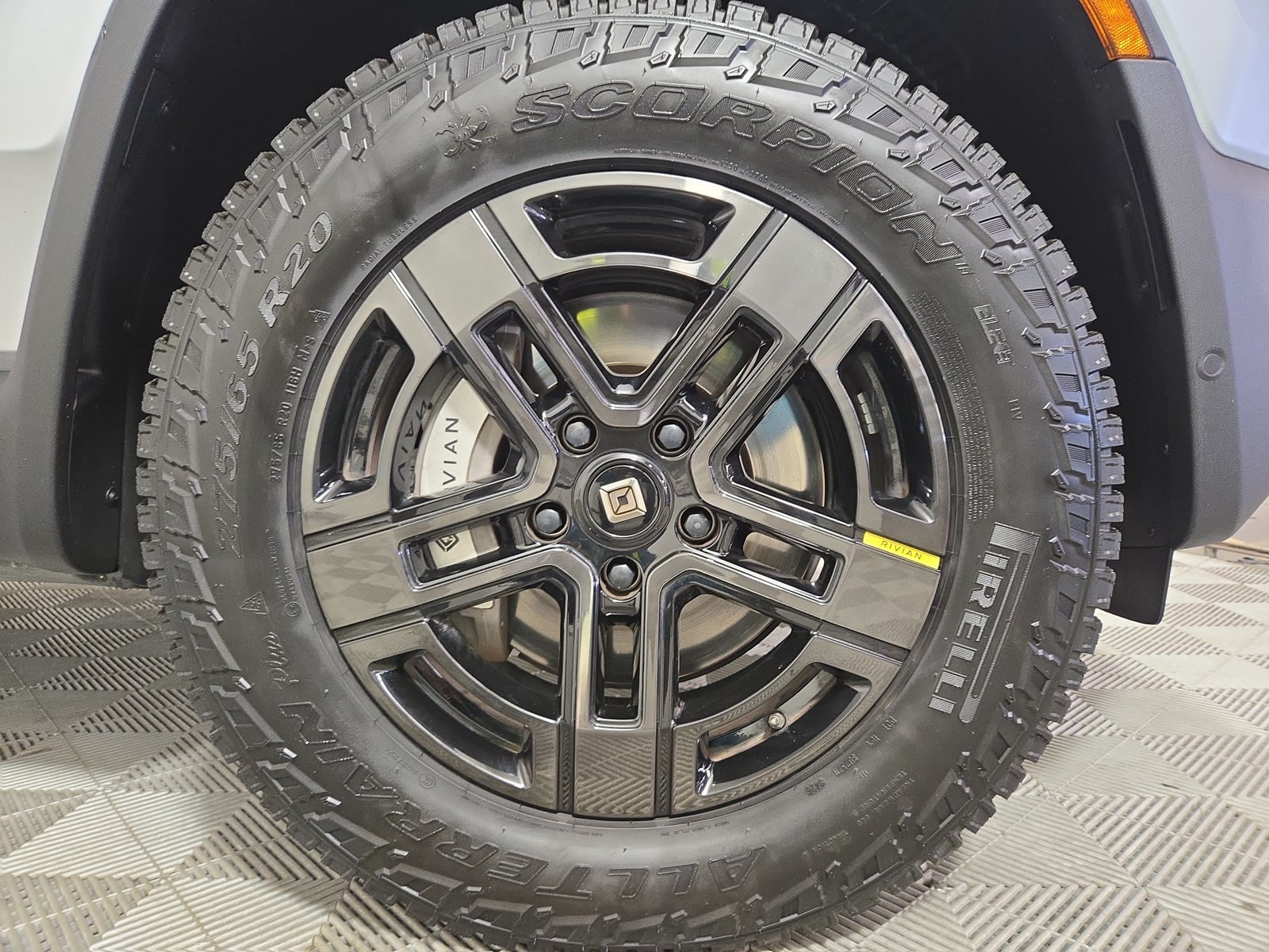 Used 2024 Rivian R1T Adventure Dual AWD/4WD image 11
