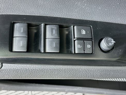 Used 2025 Toyota Camry SE image 15