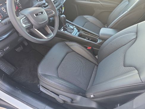 New 2026 Jeep Compass Latitude image 14