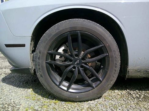 Used 2021 Dodge Challenger SXT image 9