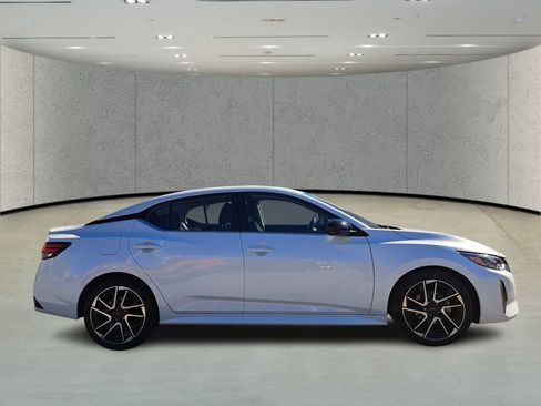 Used 2024 Nissan Sentra SR w/ Lighting Package image 4