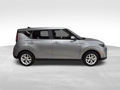 Used 2025 Kia Soul LX w/ LX Technology Package FWD image 10