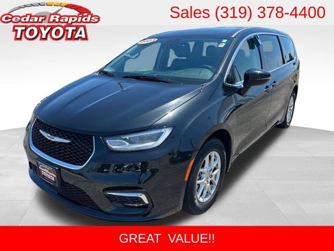 Used 2023 Chrysler Pacifica Touring-L FWD image 1