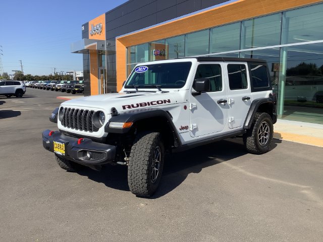Used 2025 Jeep Wrangler Unlimited Rubicon w/ Convenience Group AWD/4WD image 5