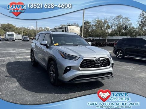 Used 2022 Toyota Highlander XLE image 1