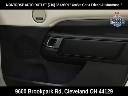 Used 2024 Land Rover Discovery Metropolitan Edition image 34