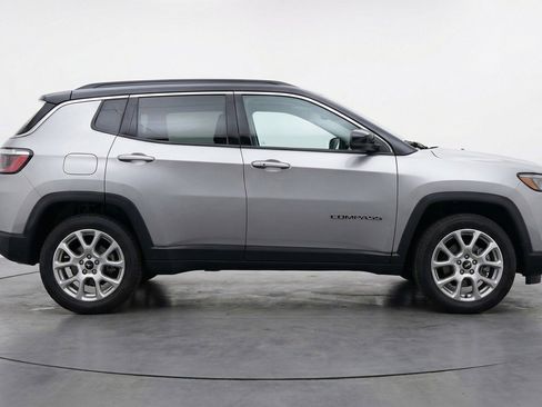 Used 2025 Jeep Compass Limited AWD/4WD image 11