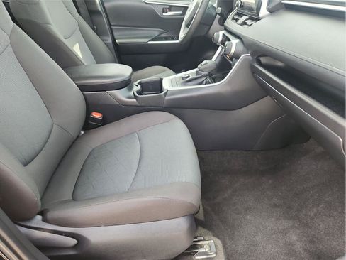 Used 2025 Toyota RAV4 XLE AWD/4WD image 26