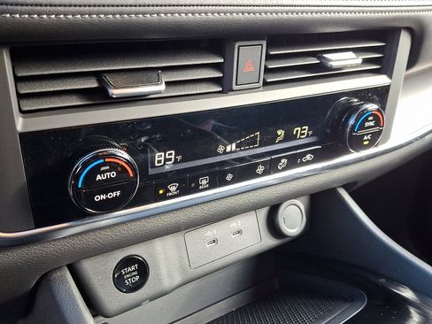 Certified 2025 Nissan Rogue SV image 15