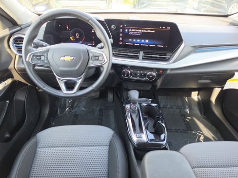 Certified 2025 Chevrolet Trax LT w/ Driver Confidence Package FWD image 7
