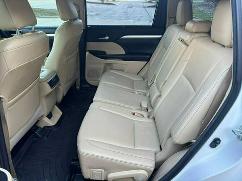 Used 2018 Toyota Highlander XLE image 16