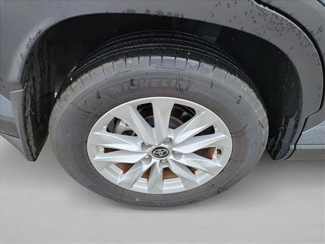 Used 2024 Toyota Corolla Cross LE FWD image 11