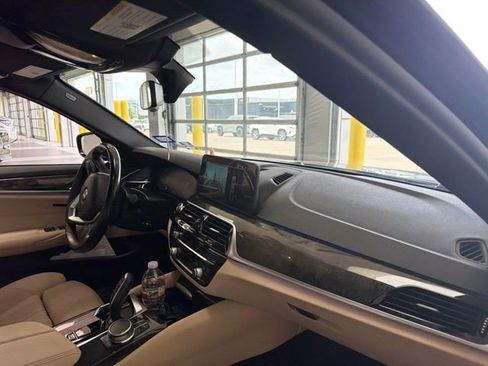 Used 2021 BMW 530i RWD image 6