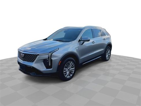 Used 2025 Cadillac XT4 Premium Luxury image 4