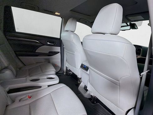 Used 2015 Toyota Highlander Limited w/ Driver Technology Package FWD image 28