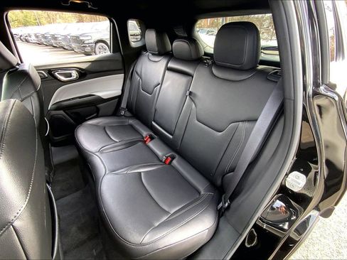 Certified 2025 Jeep Compass Limited w/ Sun & Sound Group image 19