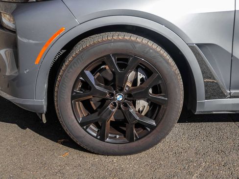 Used 2024 BMW X7 xDrive40i w/ Premium Package image 12