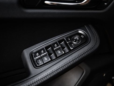 Certified 2026 Porsche Macan S AWD/4WD image 22