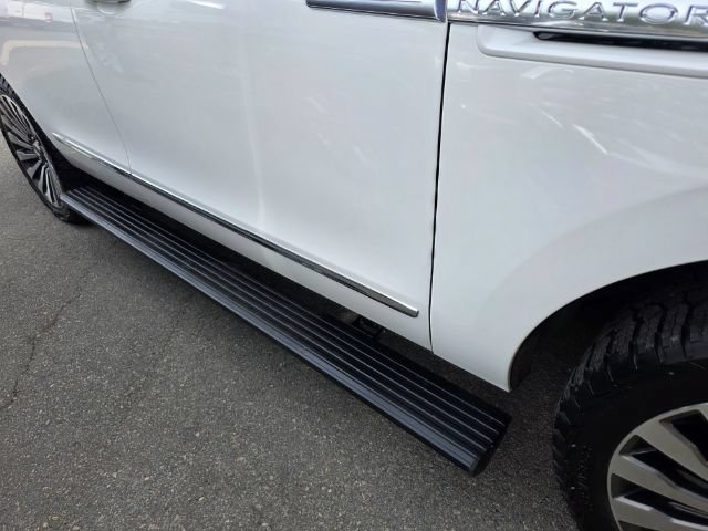 Used 2021 Lincoln Navigator Reserve w/ Luxury Package AWD/4WD image 5