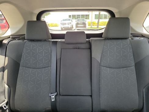 Used 2021 Toyota RAV4 XLE FWD image 21