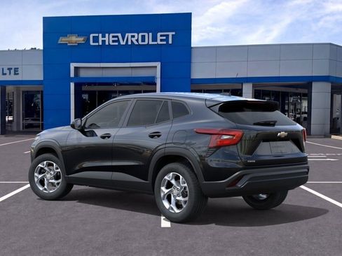 New 2026 Chevrolet Trax LS w/ LS Convenience Package FWD image 3