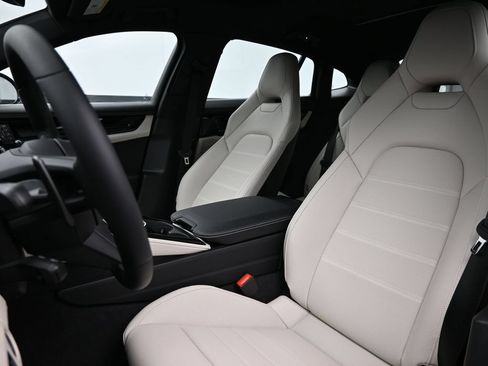 Certified 2025 Porsche Panamera image 5