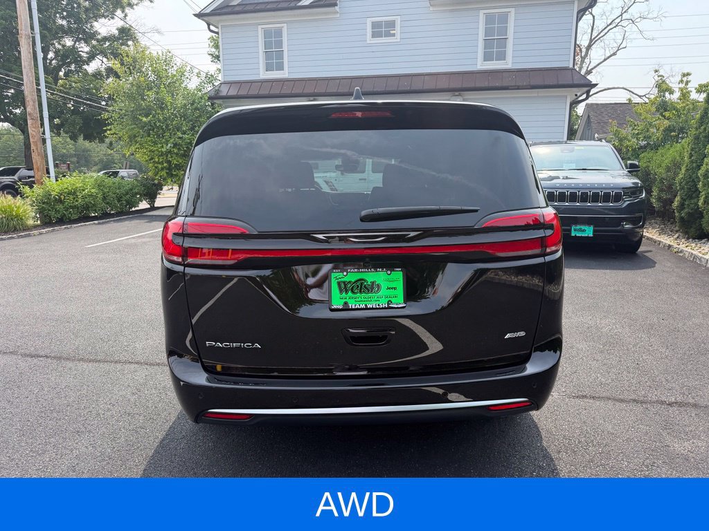 New 2027 Chrysler Pacifica Select w/ Family Tech Group AWD/4WD image 5