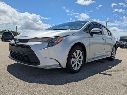Used 2023 Toyota Corolla LE image 9