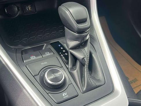 Certified 2025 Toyota RAV4 XLE AWD/4WD image 31