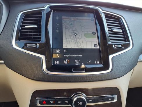 Used 2018 Volvo XC90 T6 Momentum w/ Convenience Package image 16
