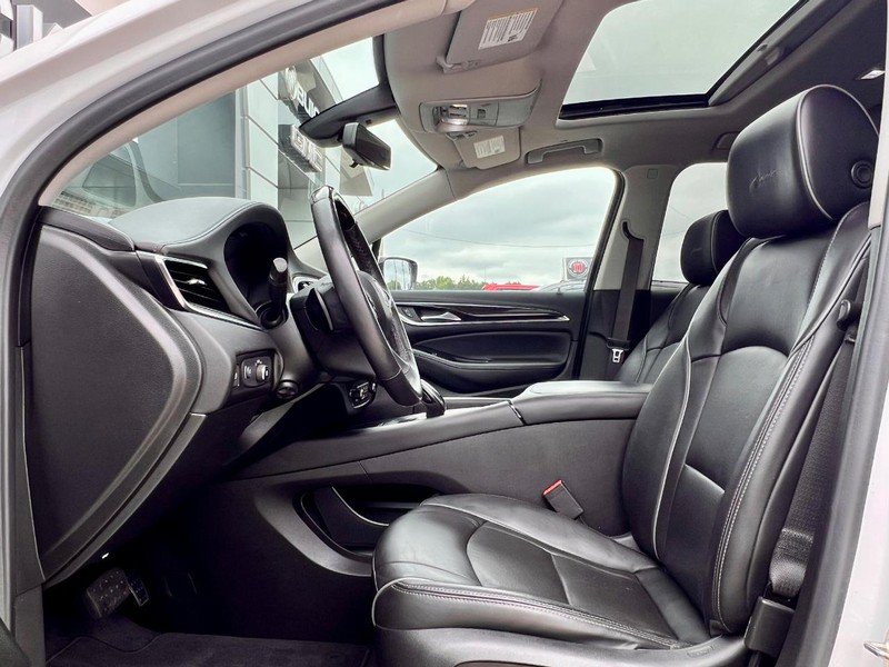 Used 2021 Buick Enclave Avenir w/ Avenir Technology Package AWD/4WD image 32