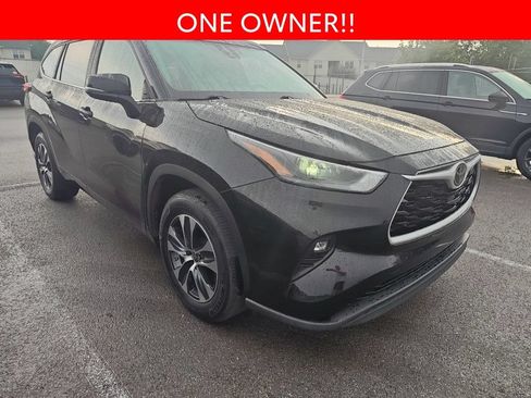 Used 2024 Toyota Highlander XLE FWD image 3