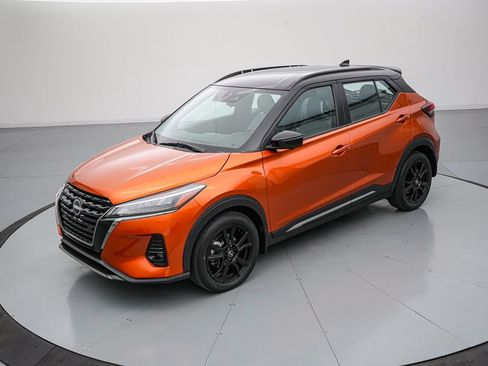 Used 2023 Nissan Kicks SR w/ SR Premium Package FWD image 8
