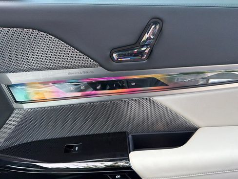 Certified 2023 BMW 740i w/ Executive Package RWD image 21