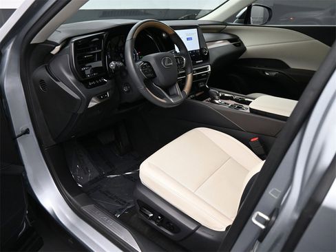 Used 2023 Lexus RX 350 Premium image 2