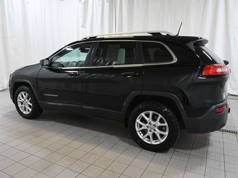 Used 2018 Jeep Cherokee Latitude Plus w/ Cold Weather Group AWD/4WD image 10