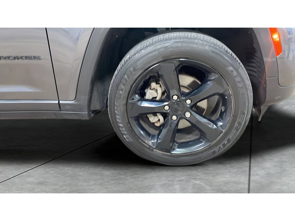 Used 2023 Jeep Grand Cherokee Altitude AWD/4WD image 21