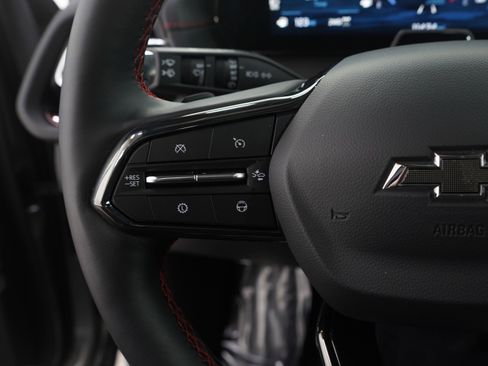 Used 2025 Chevrolet Traverse RS image 29