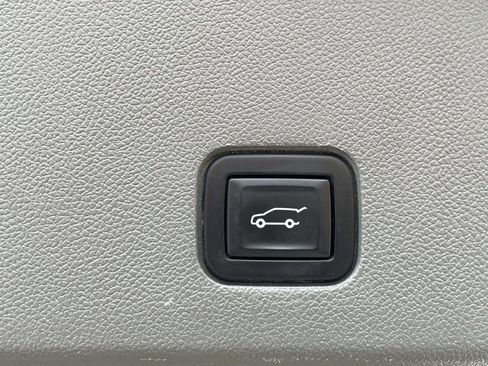 Used 2021 Cadillac XT6 Premium Luxury image 11