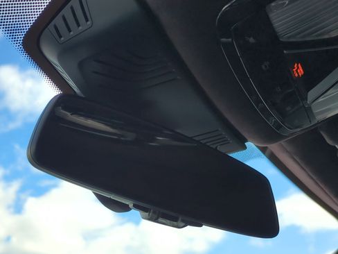 Certified 2022 BMW 740i w/ Premium Package image 27