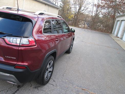 Used 2019 Jeep Cherokee Limited image 10
