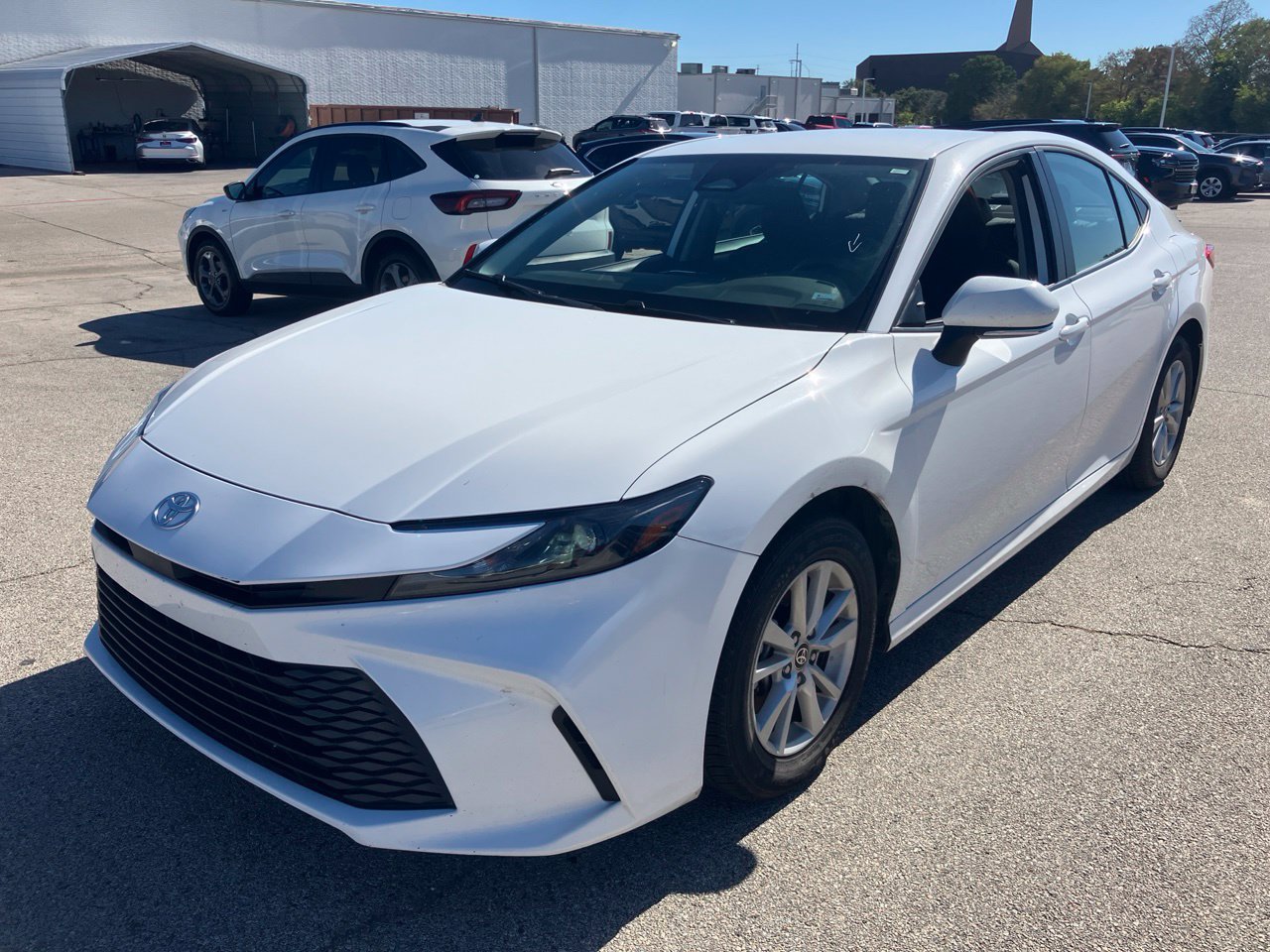 Used 2025 Toyota Camry LE FWD image 3