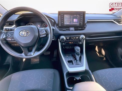 Used 2020 Toyota RAV4 XLE image 7
