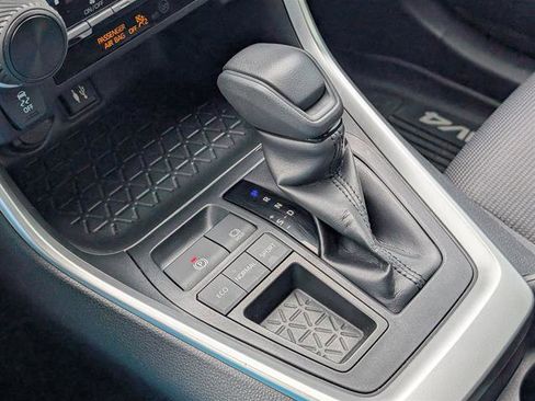 Certified 2019 Toyota RAV4 LE image 22