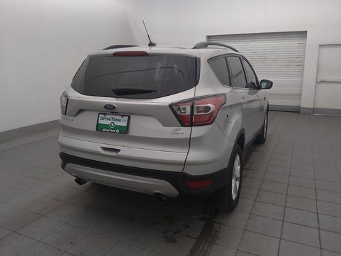 Used 2017 Ford Escape SE w/ Equipment Group 201A FWD image 9