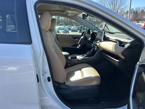 Used 2020 Toyota RAV4 Limited image 15